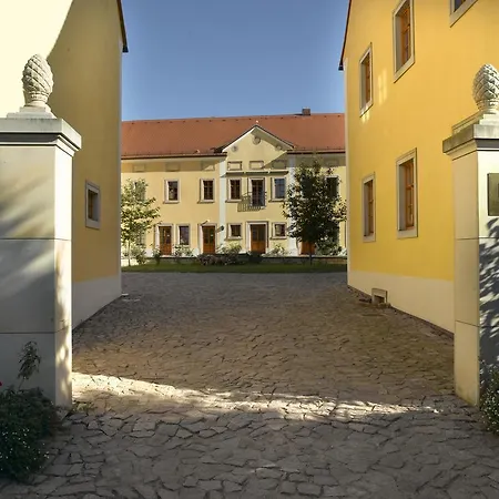 Gastehaus Im Weingut Schloss Proschwitz Konukevi 3*